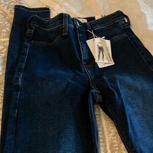 Leggings , hight waist, 2 pockets in the back.